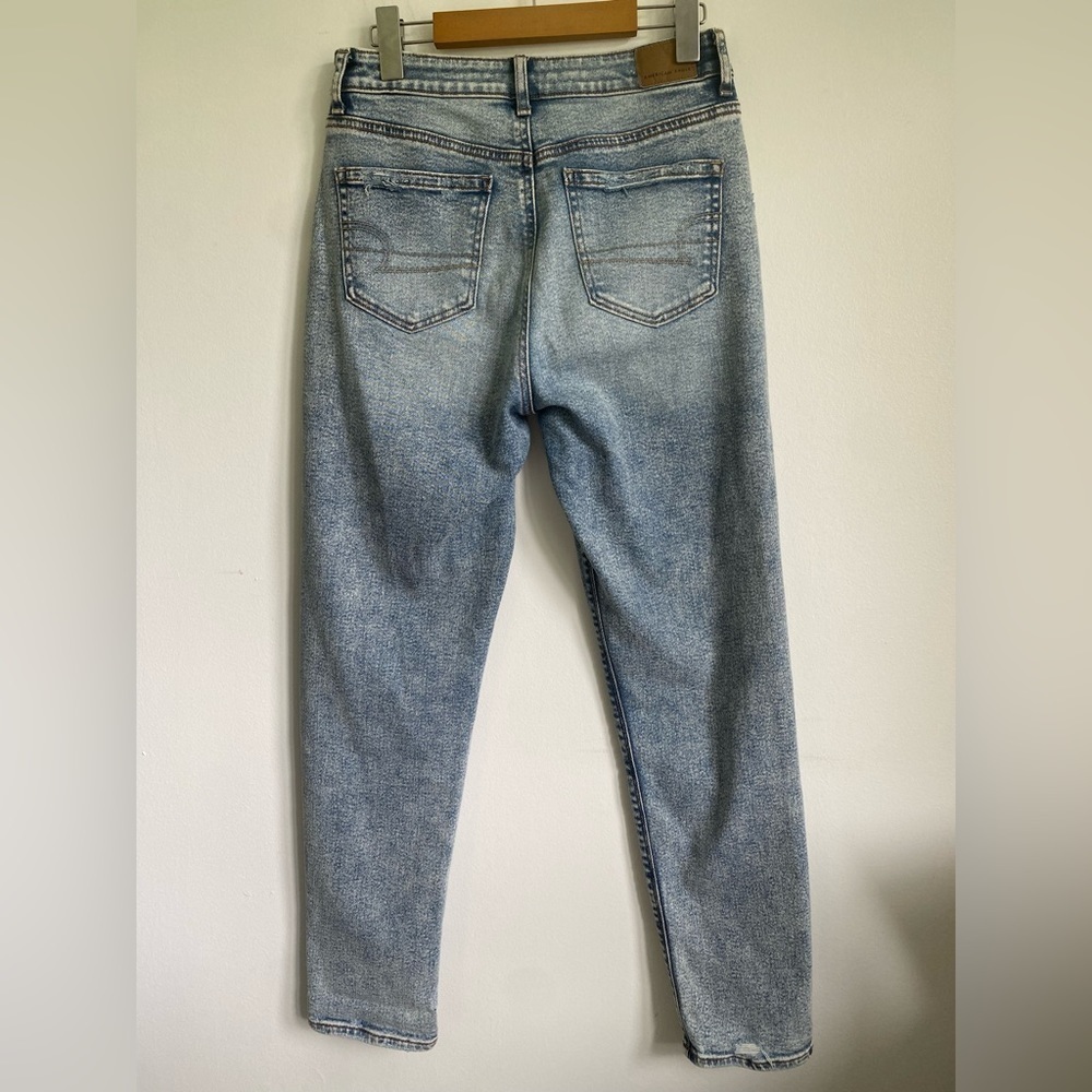 AMERICAN Eagle Stretch Mom Straight Jeans in Light Wash Denim • US 4 - Picture 5 of 14